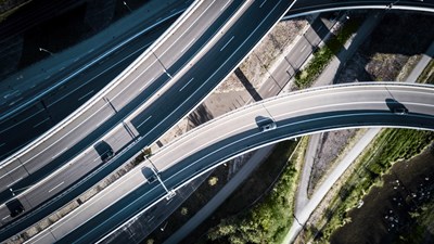 Carreteras Inteligentes: Innovación Tecnológica para un Futuro Sostenible.