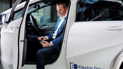 Kees Swildens in electric car