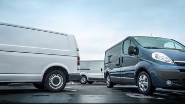 samochód dostawczy dostawcze ciężarówka van parking athlon polska leasing 