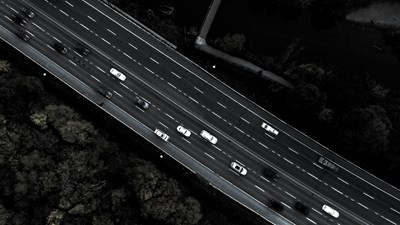 ruch ulica autostrada samochody podróż most wiadukt las athlon polska leasing 